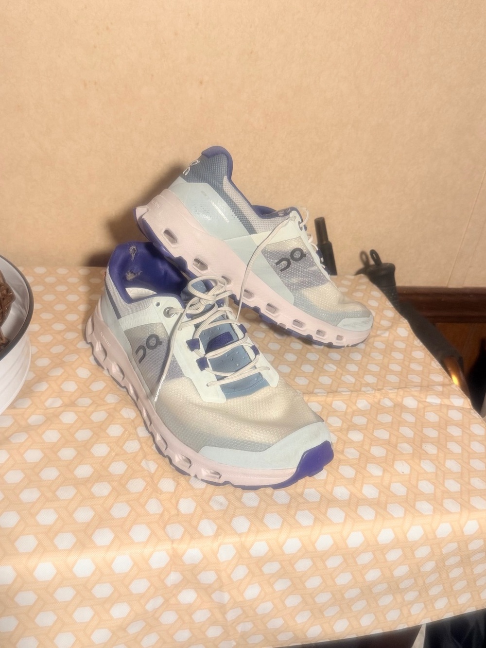 On Running Women's Cloudtec Trainer in purple and white - Picture 3 of 5